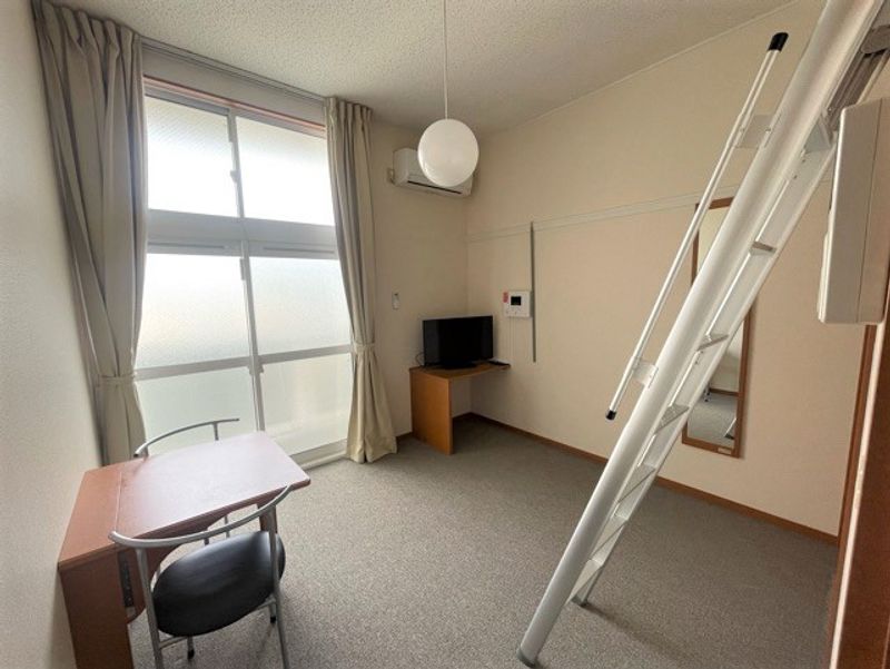 レオパレスＦｌｏｒＴａｉｌ 居間