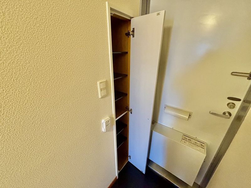 レオパレス八萬屋 玄関