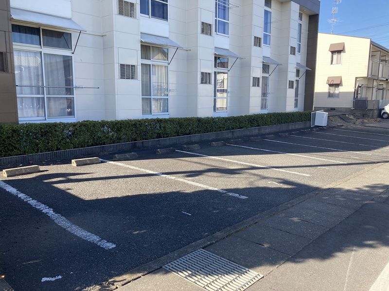 レオパレスソレイユ 駐車場