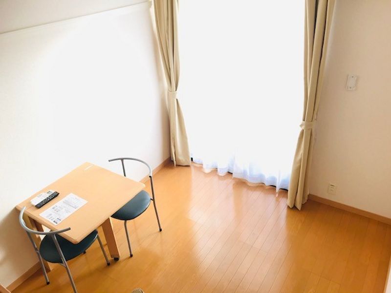 レオパレスブリリアント 居間