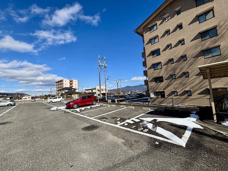 レオパレス久保 駐車場