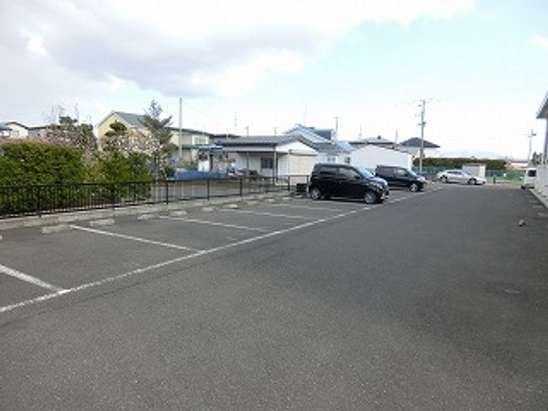 レオネクストイヴェール 駐車場