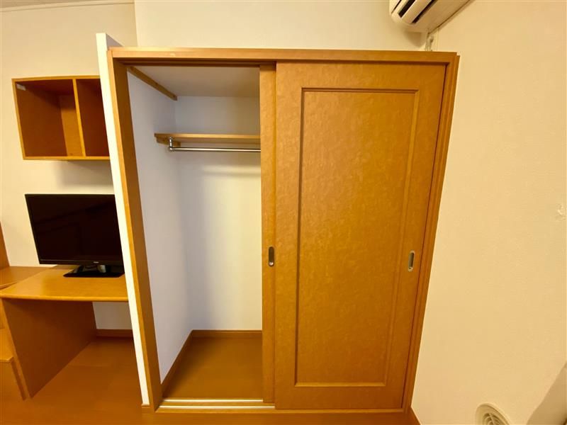 レオパレスメルベーユ 収納