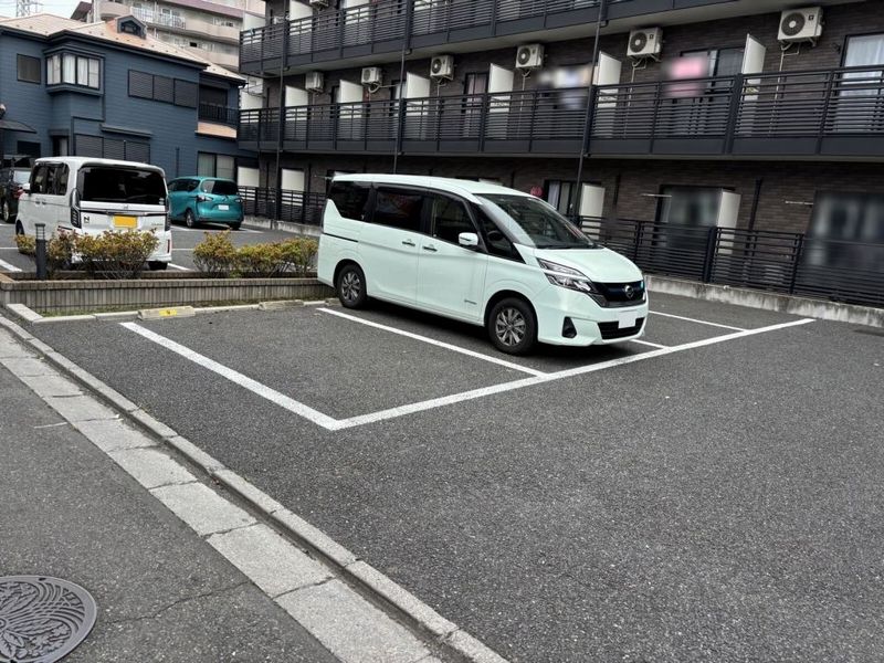 レオネクストブラザーズハイツ 駐車場