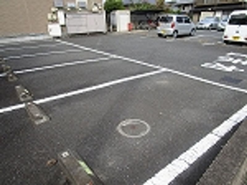 レオパレス吉井 駐車場