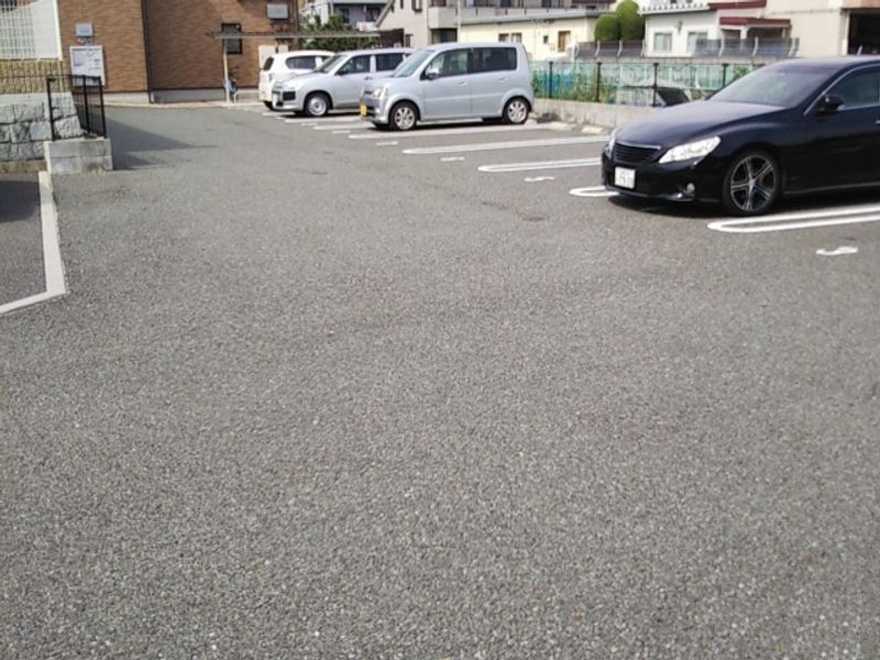 レオネクストＮＩＳＨＩＤＡ 駐車場