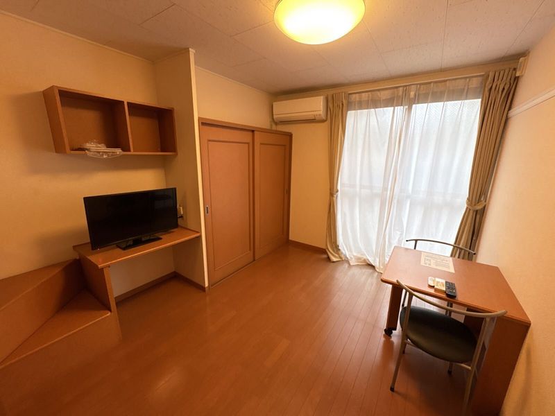 レオパレス有楽 居間