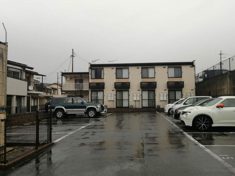 レオパレスケヤキ 駐車場