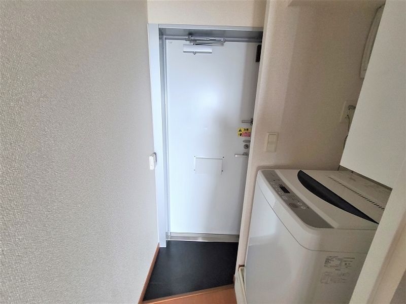 レオパレスなのはな 玄関