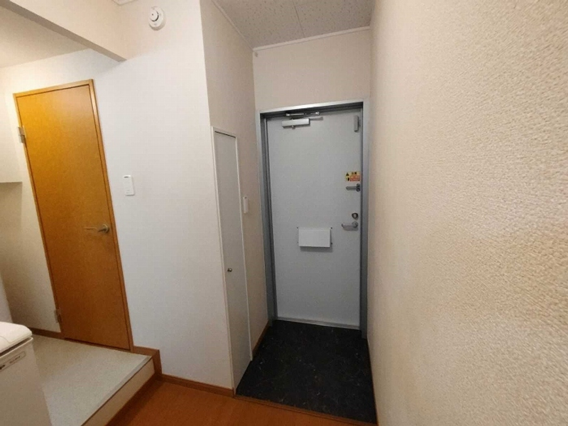 レオパレスボレール 玄関