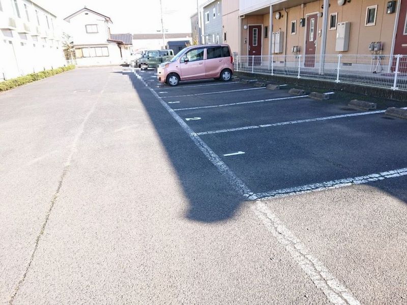 レオパレスシャトーＩＮＡＤＡ 駐車場