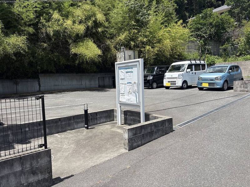 レオネクストグランドール門脇 駐車場