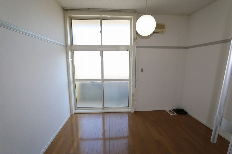 レオパレスシュピール 居間