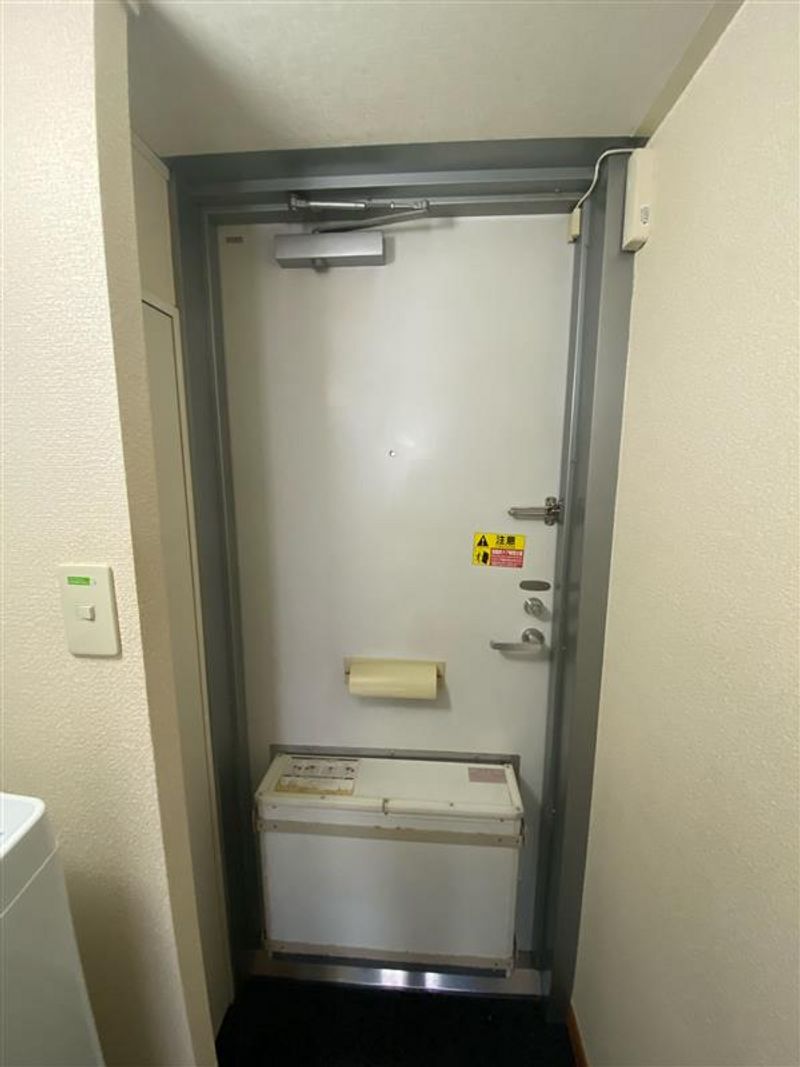 レオパレス南光 玄関