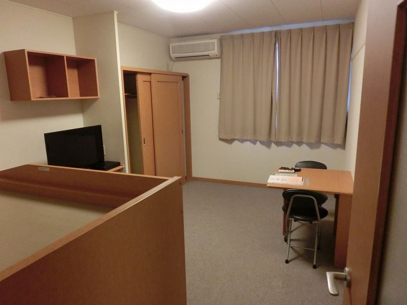 レオパレス櫻花 居間