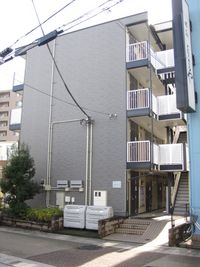 レオパレスルーチェ　マーレ エントランス