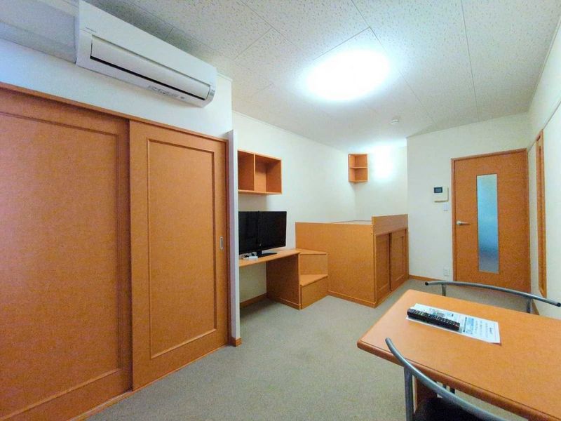 レオパレスジュネス 居間