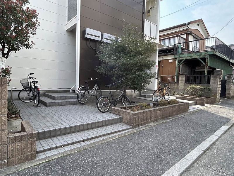 レオパレスラギ エントランス