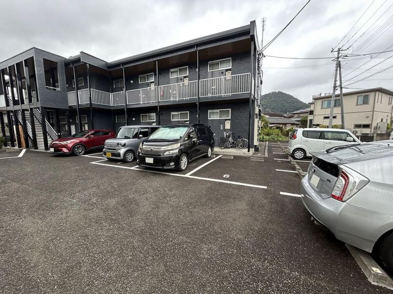 レオパレスクレール本内 駐車場
