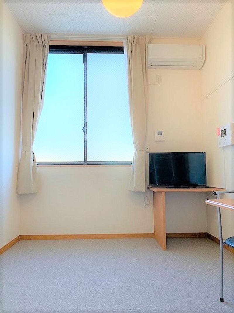 レオパレスパティオ仁川 居間
