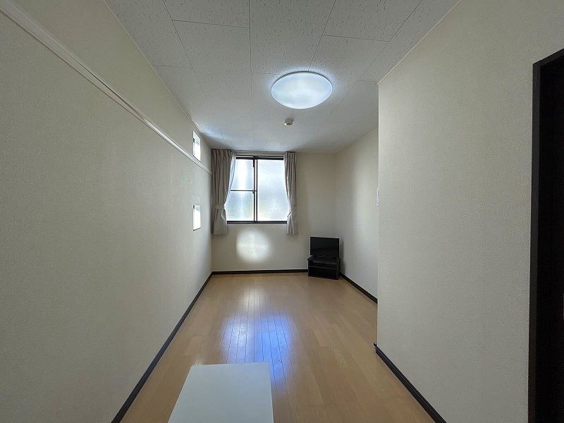 レオネクストＰＲＥＳＳＯ大師西 居間