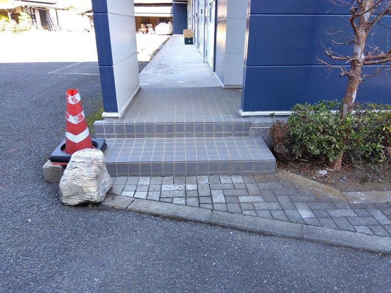 レオパレスアムール エントランス