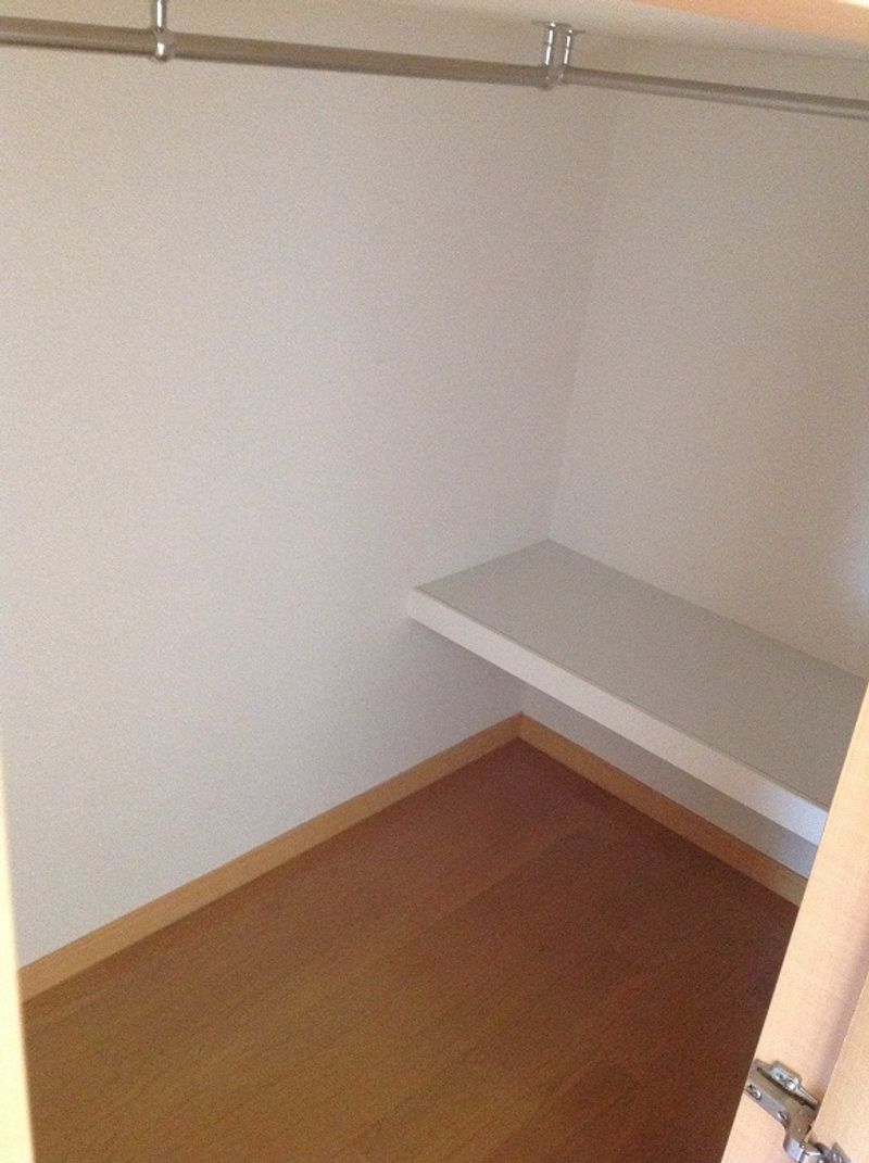 レオパレスけやき 収納