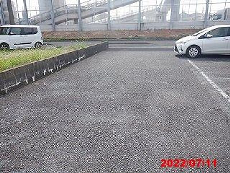 レオパレスＭＩＴＳＵＩＲＩ 駐車場
