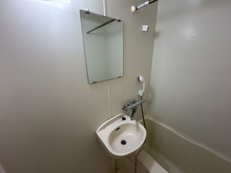 leopalace Selorm B Sink