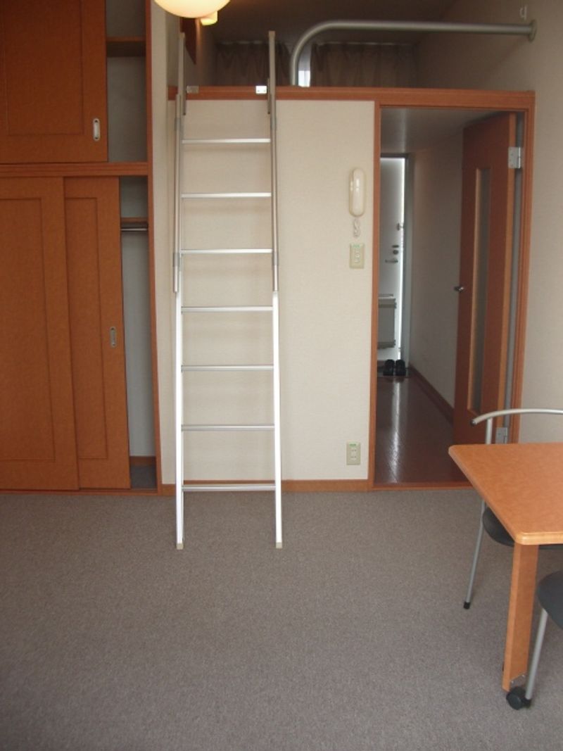 レオパレス大坪 居間