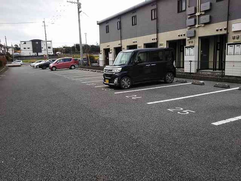 レオパレス康陽舎 駐車場