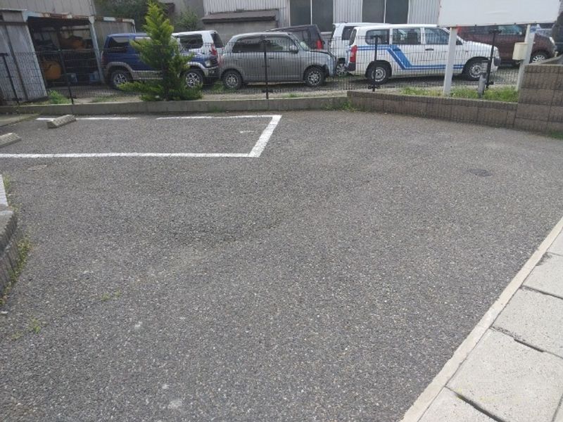 レオパレス柳都 駐車場
