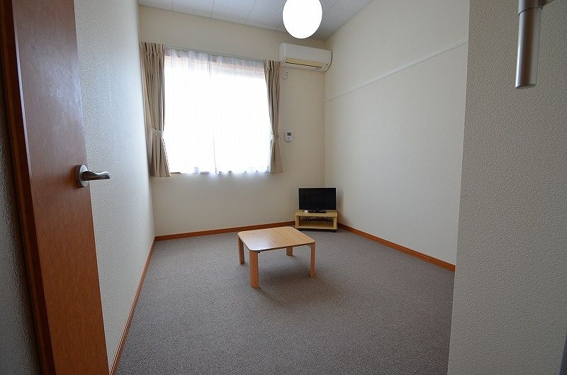 レオパレスアバンティ 居間