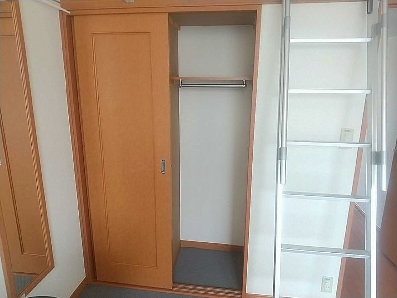 レオパレスサンガーデン高幡 収納