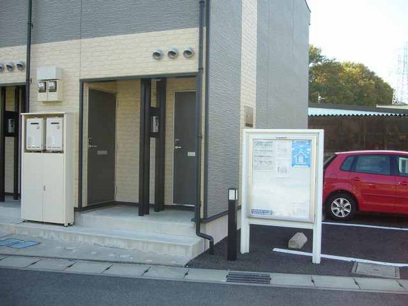レオパレスフロンティアⅢ 玄関