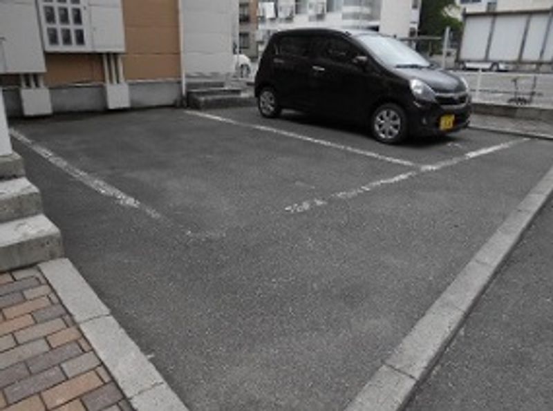 レオパレス美法 駐車場