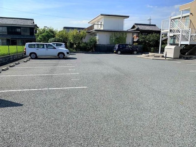 レオパレスふれんど 駐車場