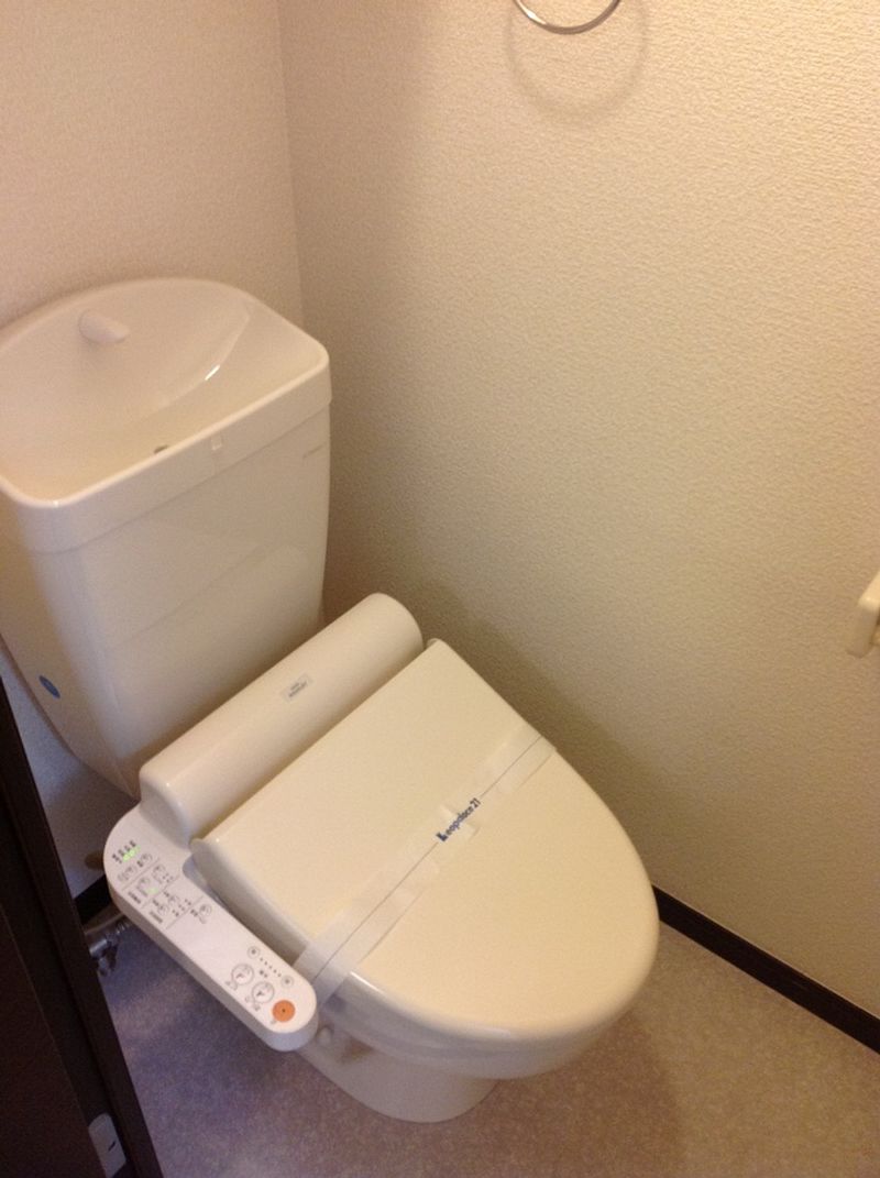 LEONEXT Nishimachi Toilet