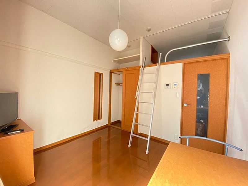 レオパレスファーム 居間