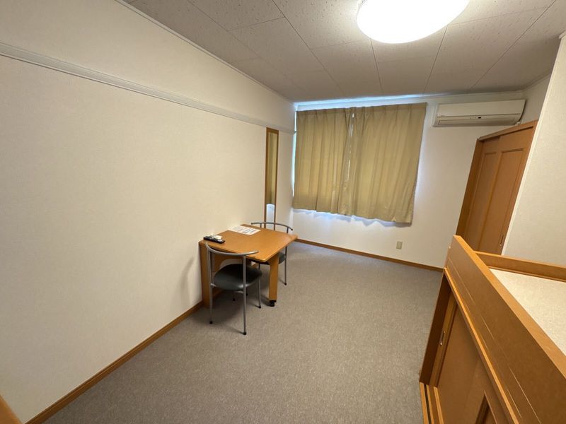 レオパレスラポール 居間
