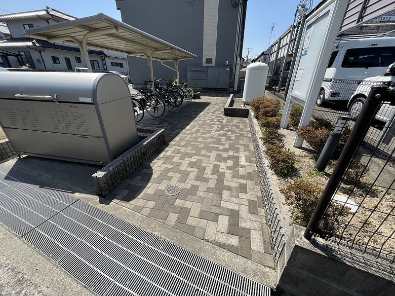 レオパレスミスフィッツ エントランス