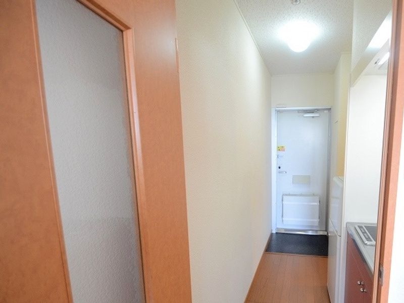 レオパレス窪本町 玄関