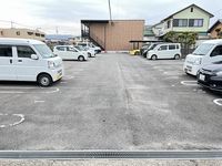 レオネクスト西大村 駐車場