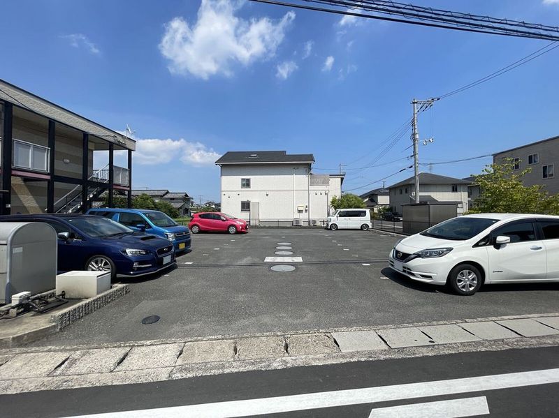 レオパレスオリンピア 駐車場