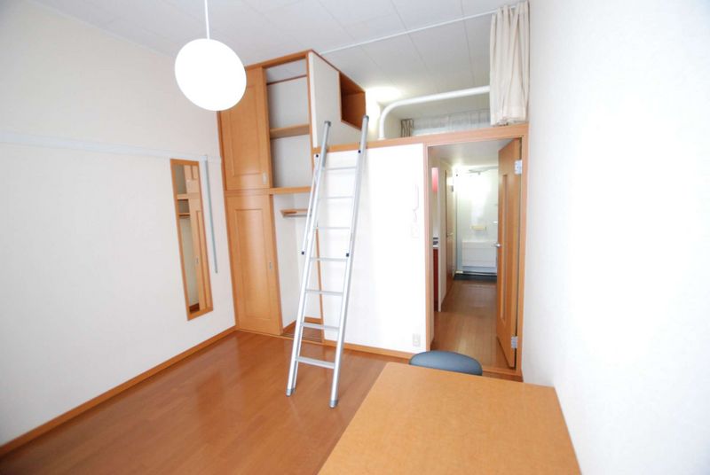 レオパレス青柳 居間