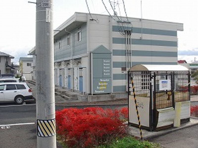 レオパレスなめとこ山　２ エントランス