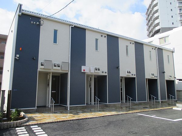 LEONEXT Quatre Saison exterior