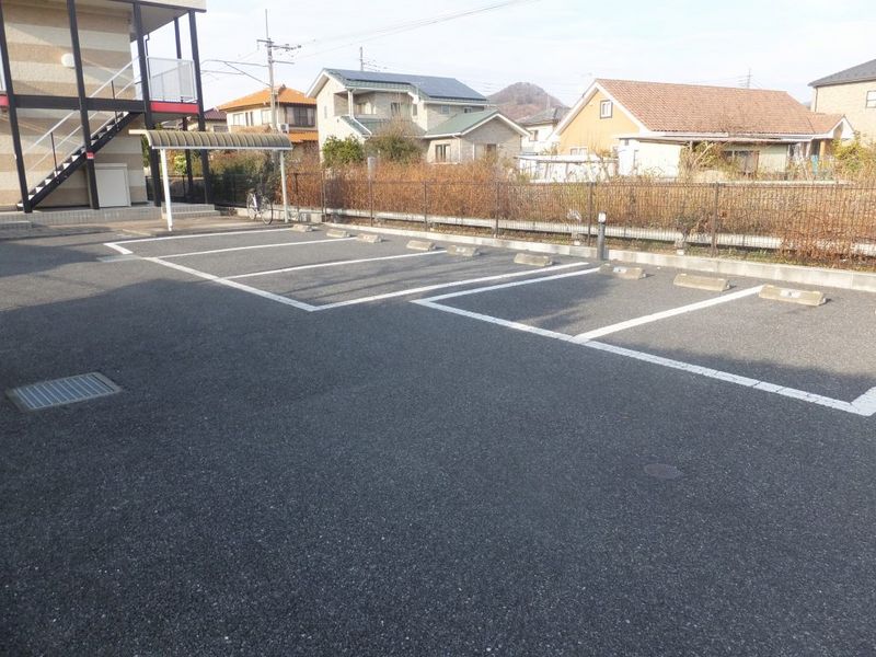 レオパレスボヌールⅡ 駐車場