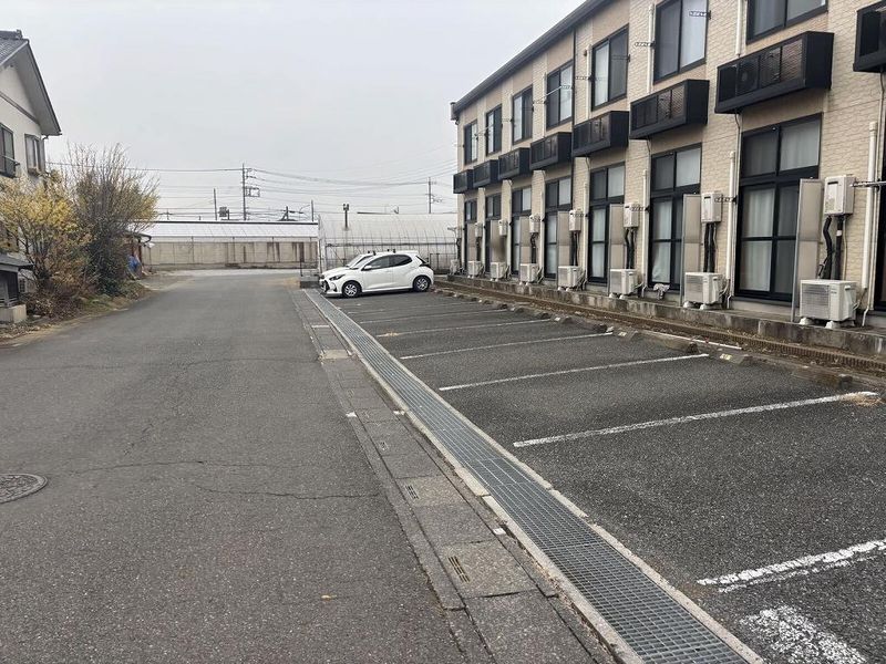レオパレスウエストゴールド 駐車場