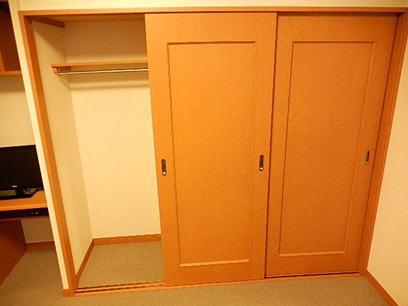 レオパレスラーナ 収納